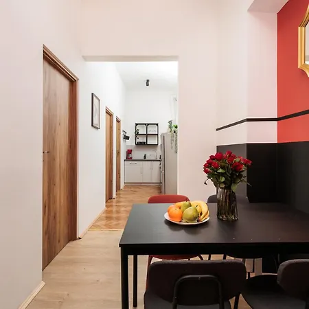 Stylowy - 6 Sypialni - Krakow, Stare - By Upstairs شقة